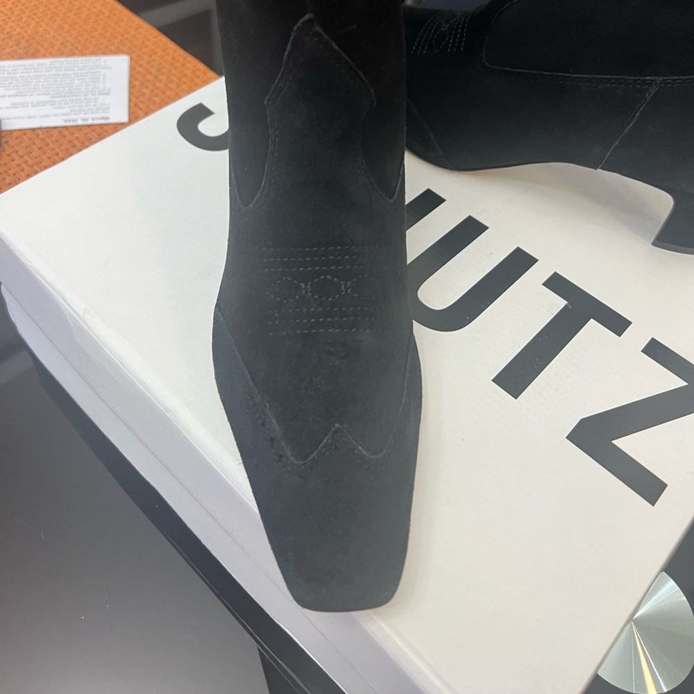 Schultz shade black boots, size 10. Leather sole